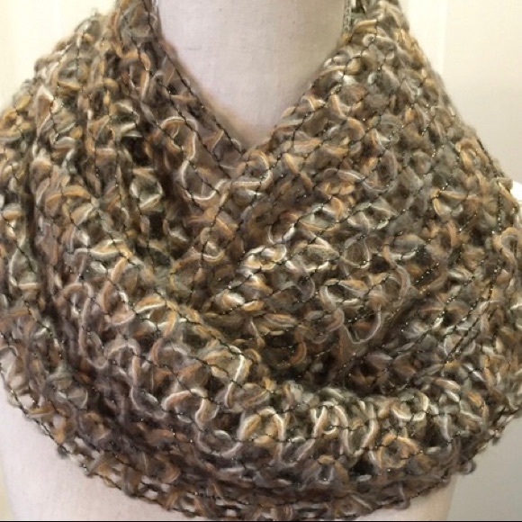 NWT Chunky Infinity Scarf with Metallic Thread - Picture 1 of 1
